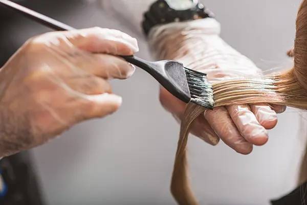 مناسب ترین رنگ های فانتزی برای پوست گندمی